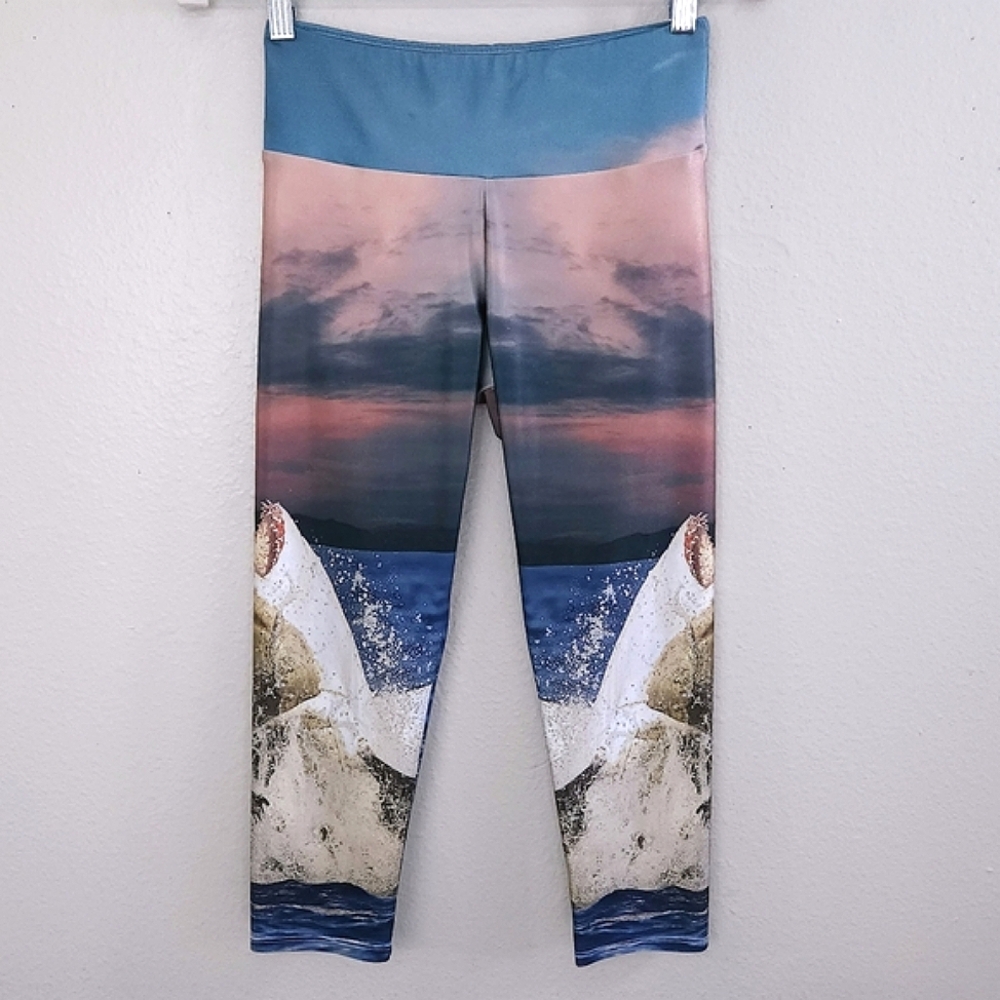 GOLDSHEEP Capri Shark Leggings MEDIUM Cropped